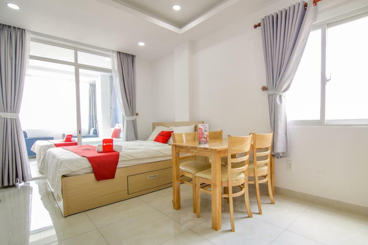 Reddoorz Near Quan Khu 7 Stadium Ho Chi Minh City Bagian luar foto