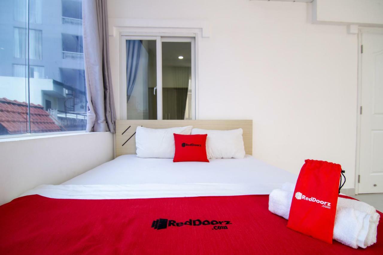 Reddoorz Near Quan Khu 7 Stadium Ho Chi Minh City Bagian luar foto