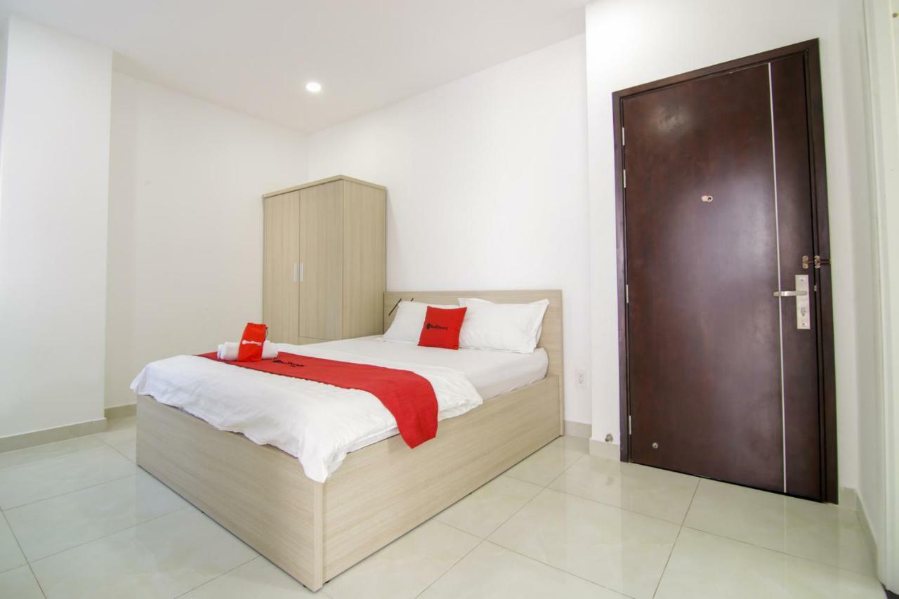 Reddoorz Near Quan Khu 7 Stadium Ho Chi Minh City Bagian luar foto