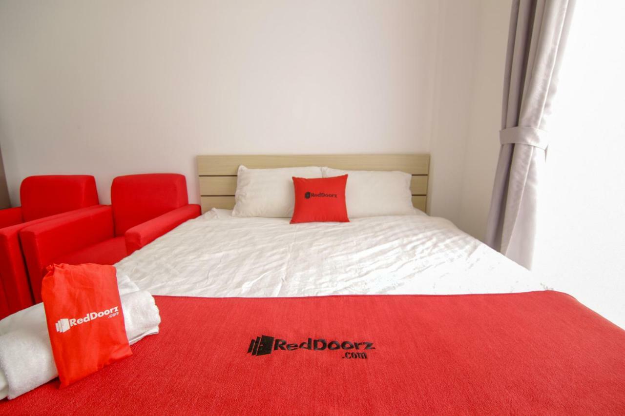 Reddoorz Near Quan Khu 7 Stadium Ho Chi Minh City Bagian luar foto