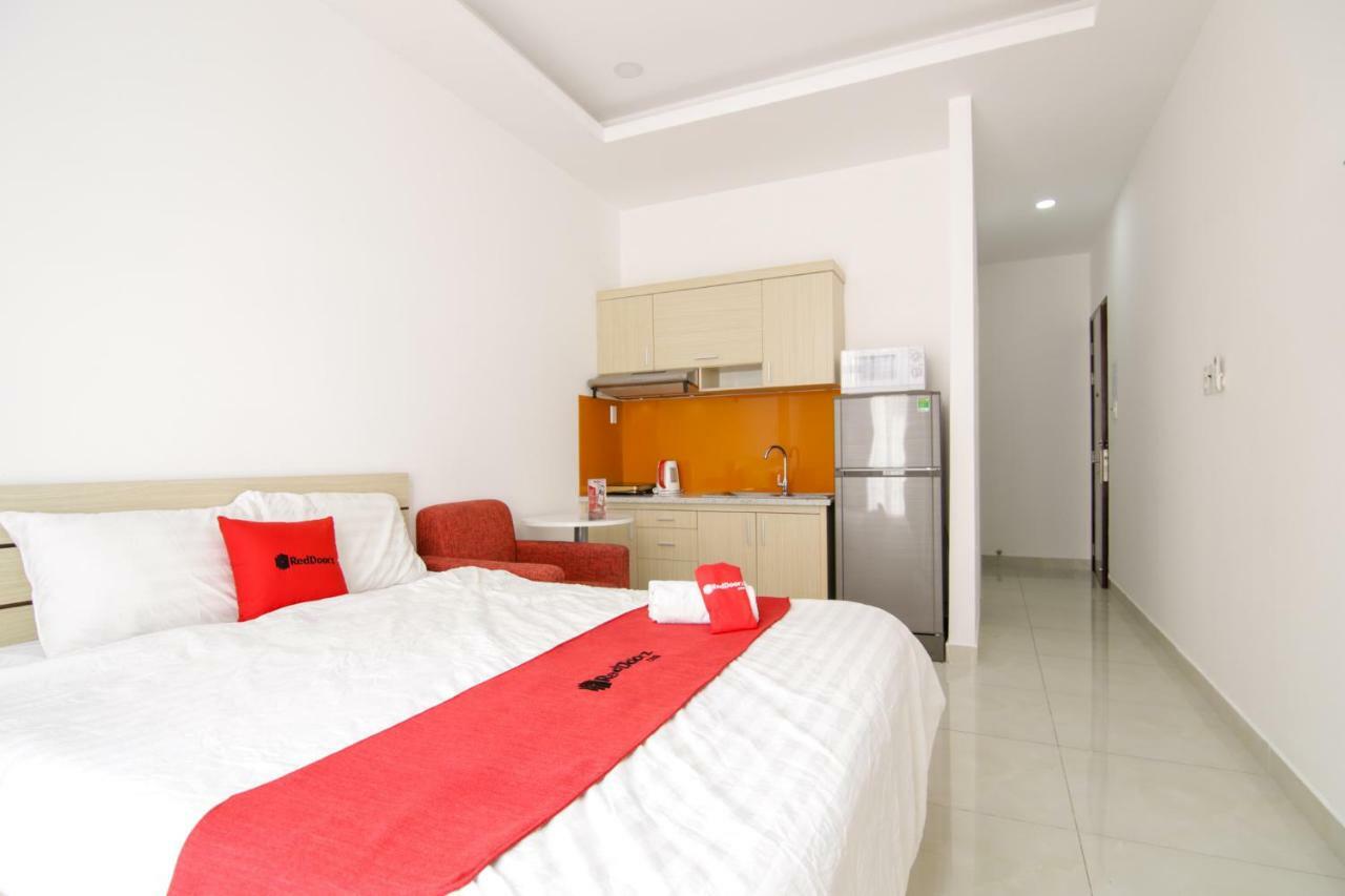 Reddoorz Near Quan Khu 7 Stadium Ho Chi Minh City Bagian luar foto