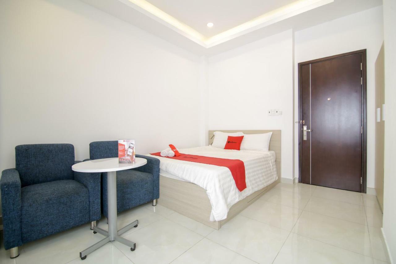 Reddoorz Near Quan Khu 7 Stadium Ho Chi Minh City Bagian luar foto